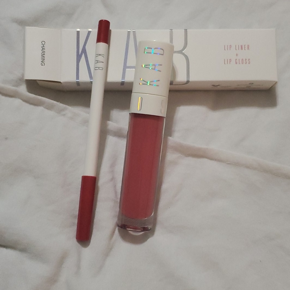 K A B LIP&LINER